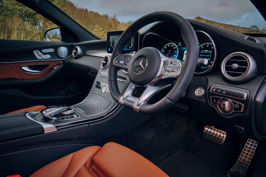 Интерьер Mercedes-AMG C43 4Matic Estate (S205) 2018 года  (UK) (фото 17 из 40)